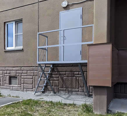 Дверь в электрощитовую Дверь в электрощитовую